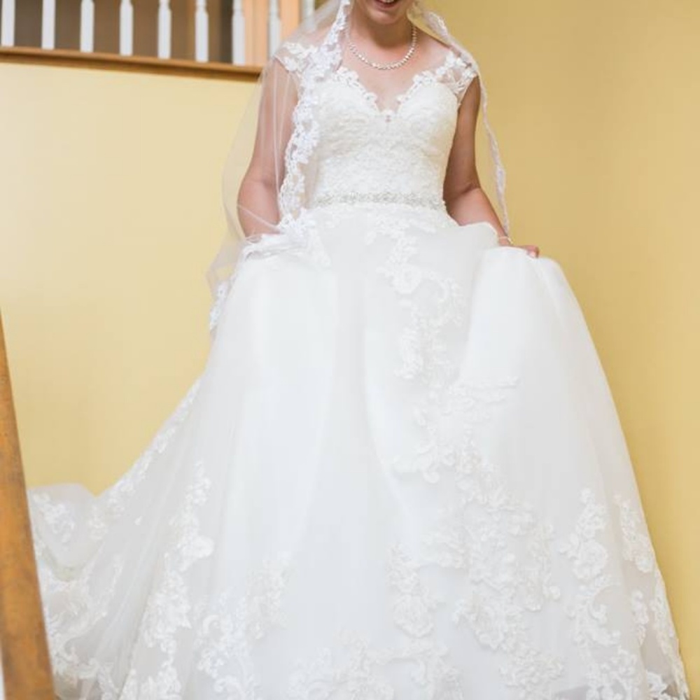 Wedding dress - Picture 3 of 6